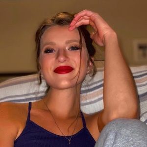 Meet your Posher, Abby